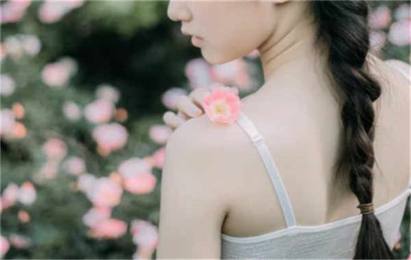 嘉黎香港胎儿多大能鉴定性别(香港抽血验男女预约)